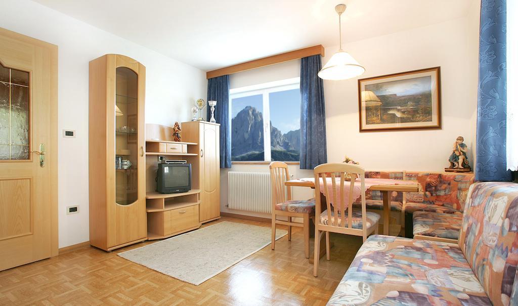 Apartments La Baita Santa Cristina Val Gardena Rum bild